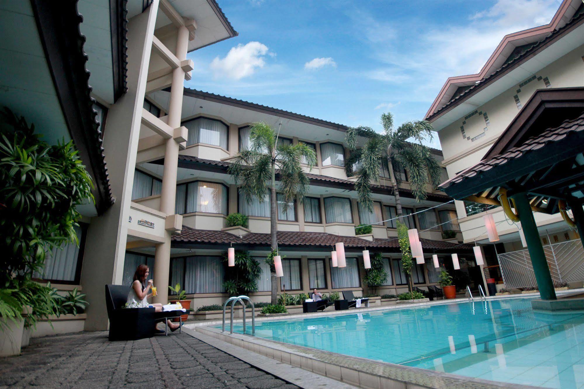 Bentani Hotel & Residence Cirebon Exterior foto